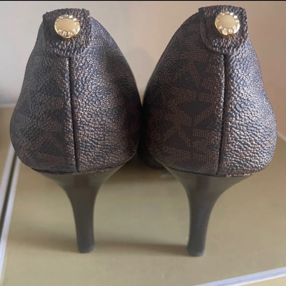 Michael Kors monogram heels - Picture 3 of 5